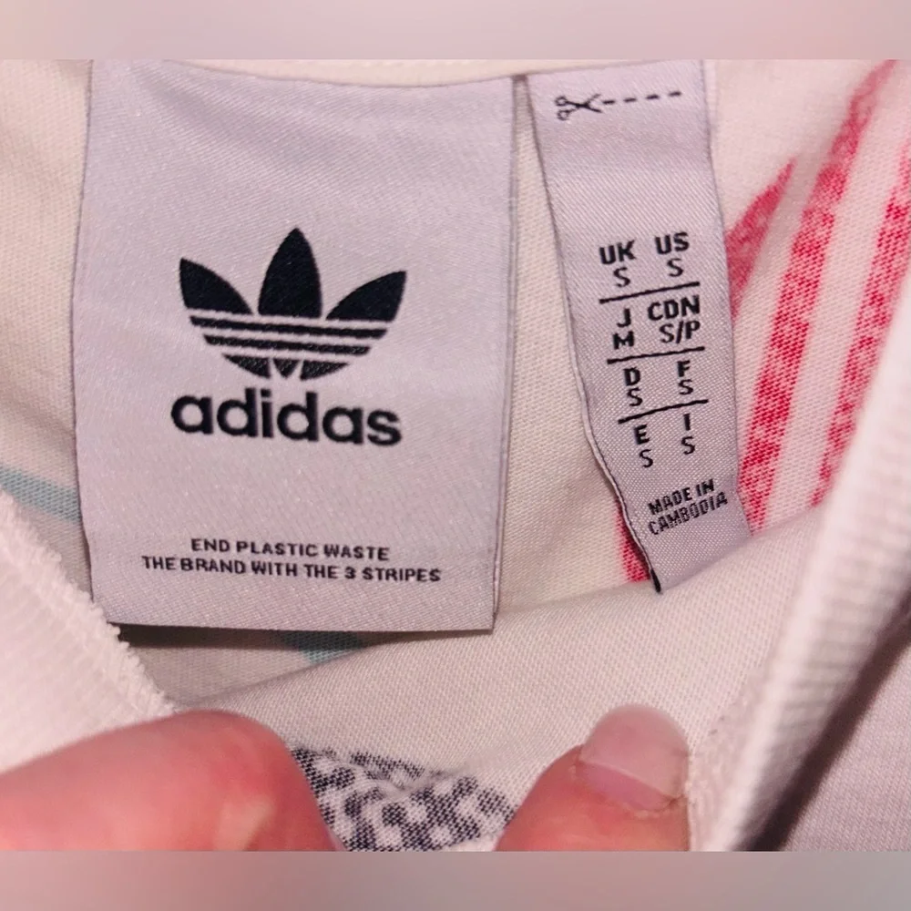 adidas All Over Print Logo Cream Short Sleeve Crew Neck T-Shirt Size Small - Picture 6 of 6